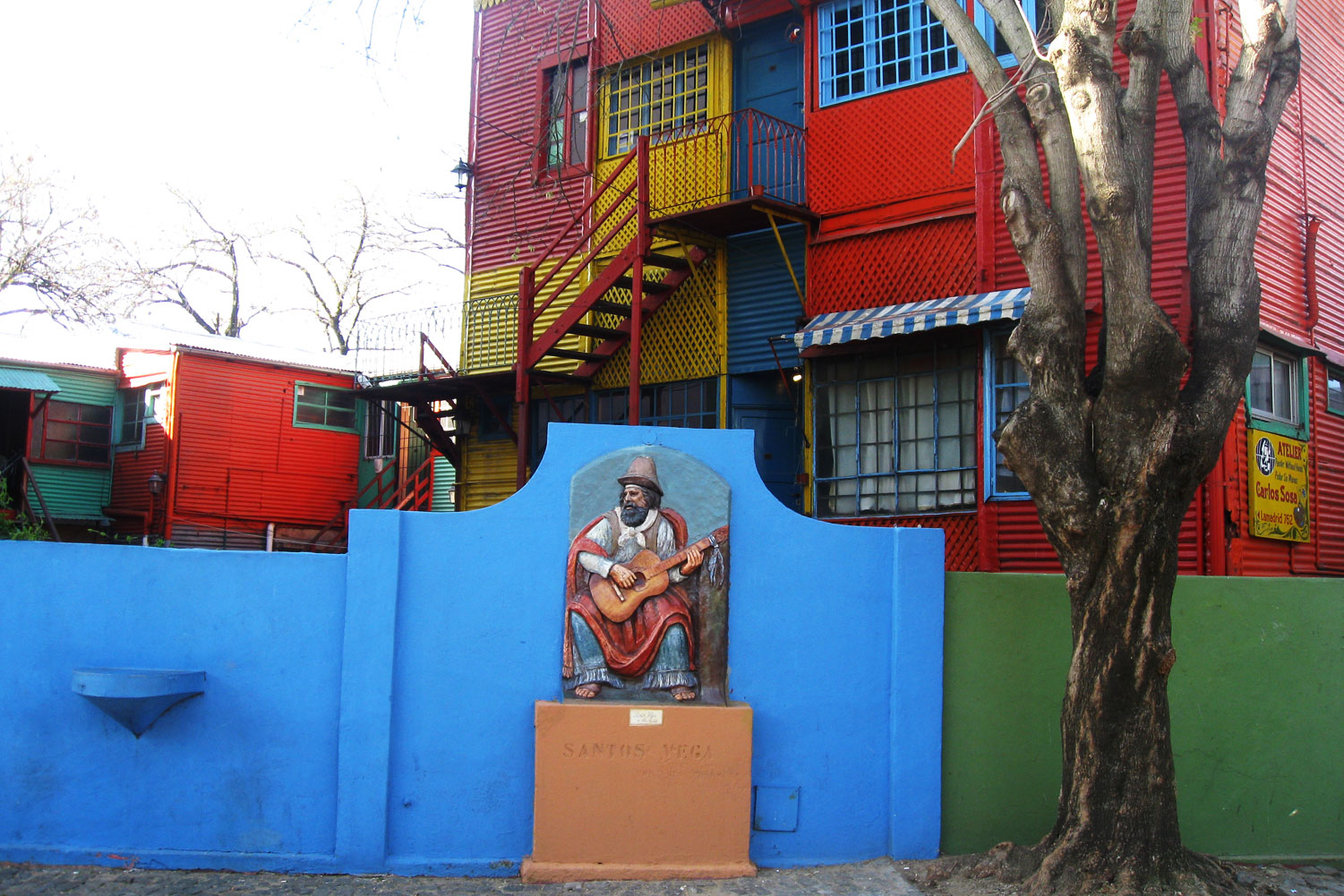 Busker in La Boca, Buenos Aires.