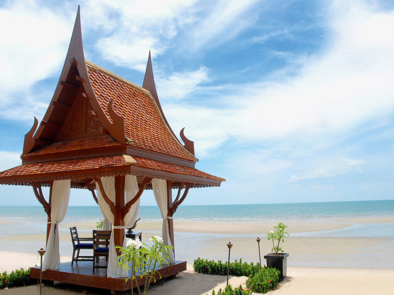 Oceanfront dining at Hua Hin Anantara.