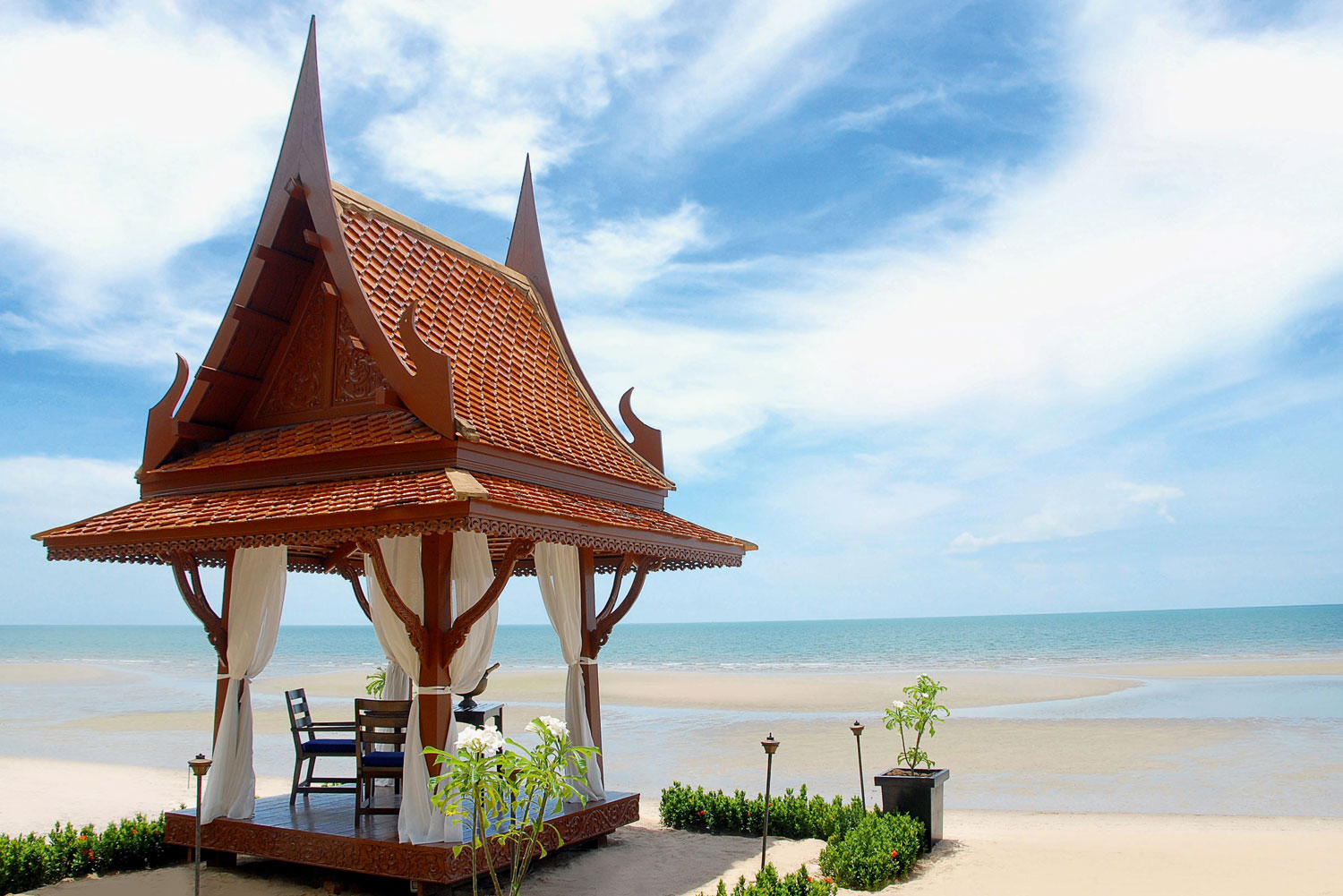 Oceanfront dining at Hua Hin Anantara.