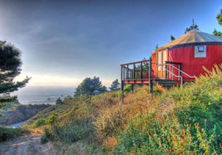 Treebones Resort in California, USA. Photo by Ryuji Morishita.