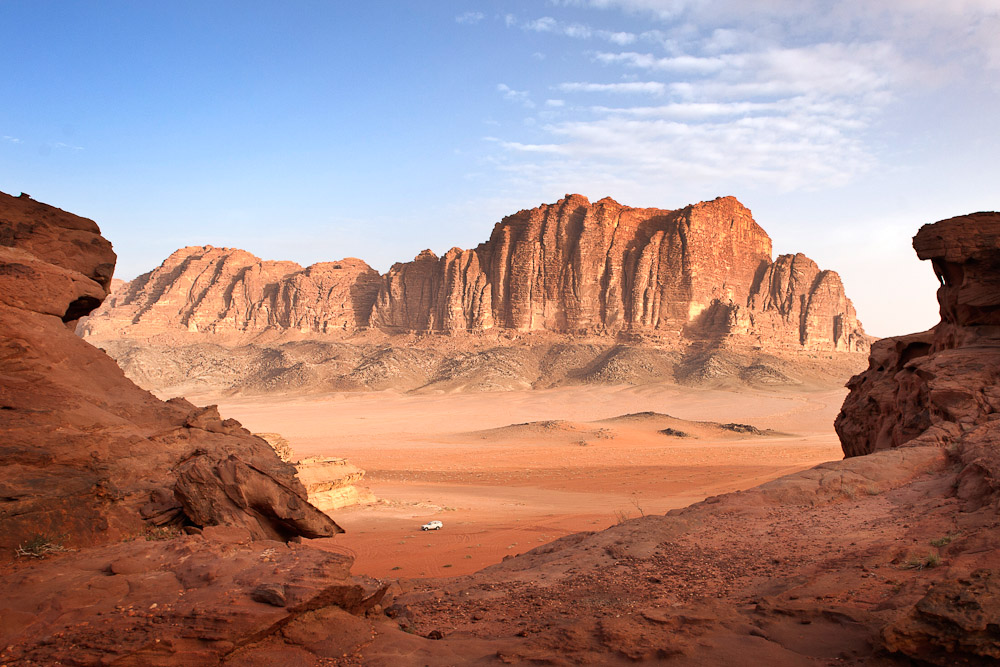 https://s1.it.atcdn.net/wp-content/uploads/2014/09/Wadi-Rum-1-of-32.jpg