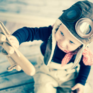 The 7 golden rules of flying with kids