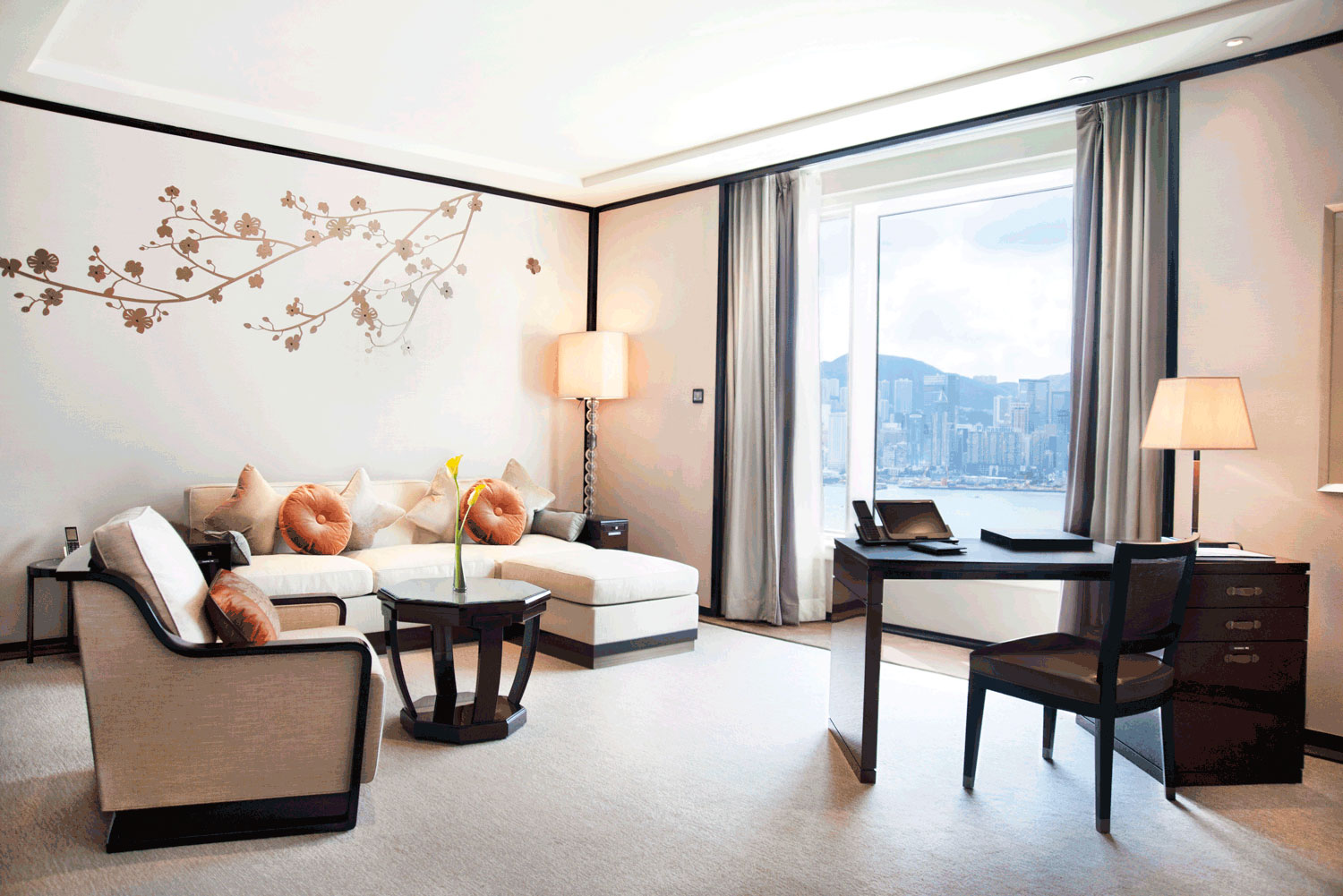 The Peninsula Hong Kong was voted best luxury hotel in International Traveller's Readers' Choice Awards 2015.