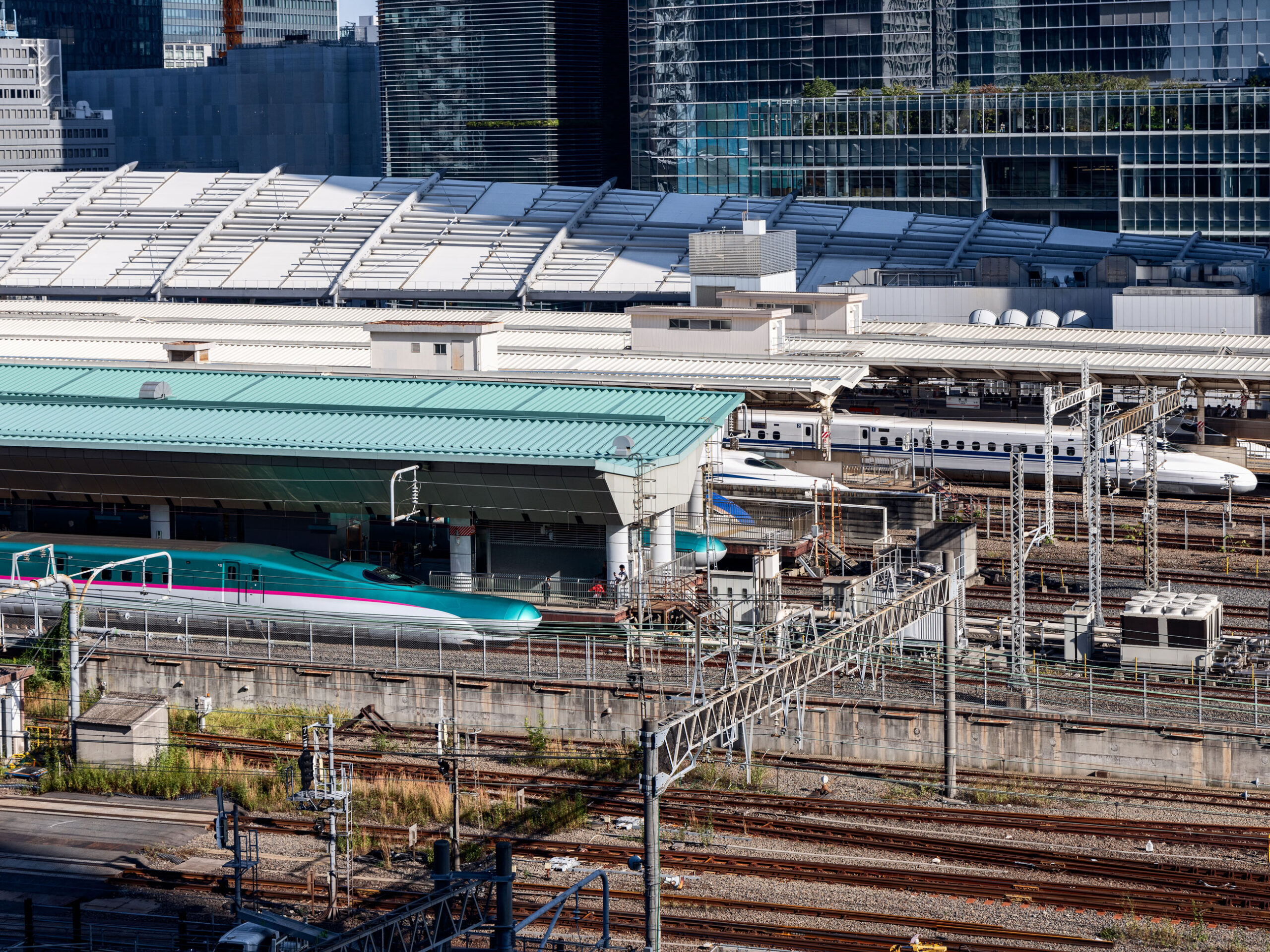 a bullet train at Tokyo Station