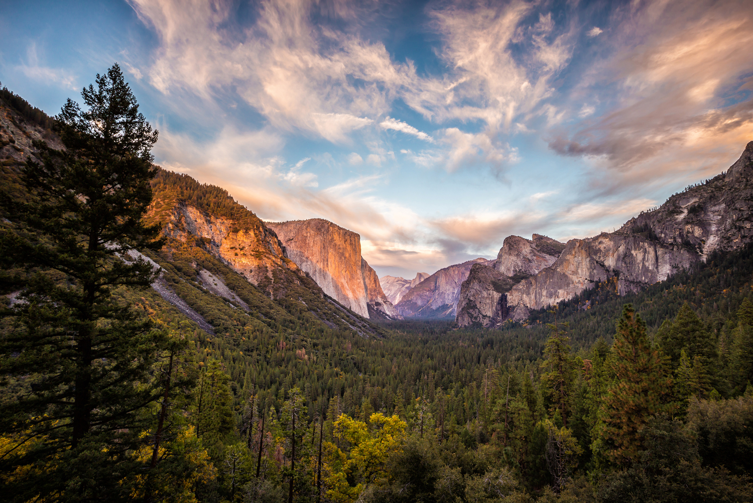 Yosemite National Park Valley from Tunnel View