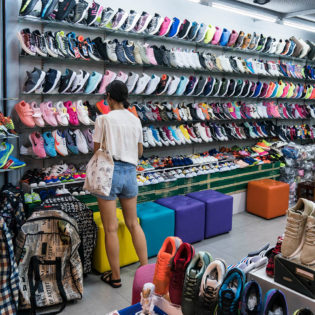 clothes designer fashion accessories fakes shopping bangkok thailand