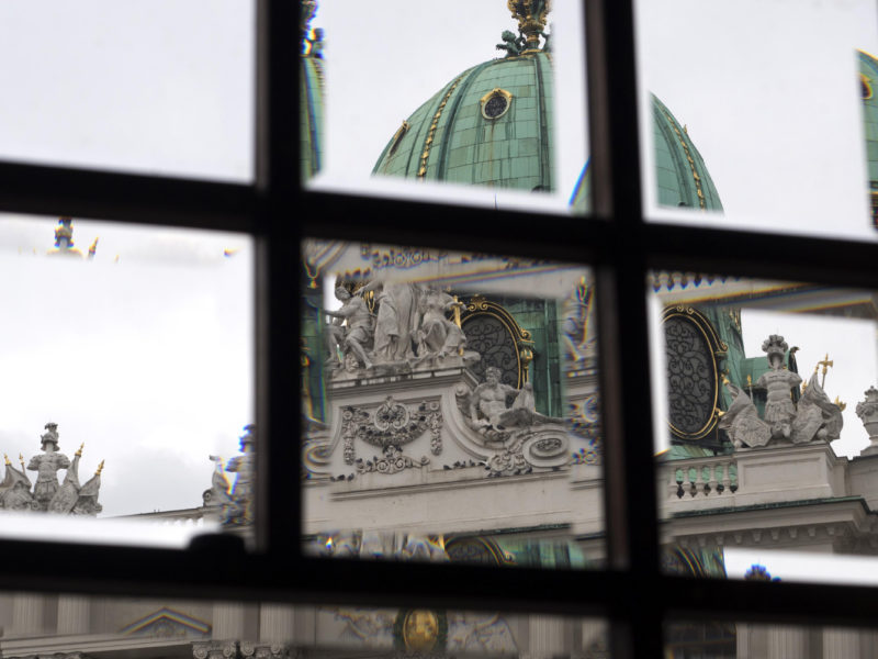 he Imperial Palace seen from the windows of modernist Looshaus highlights Vienna’s architectural contrasts.