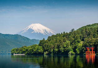 Lake Ashi and Mount Fuji from Moto-Hakone in Japan