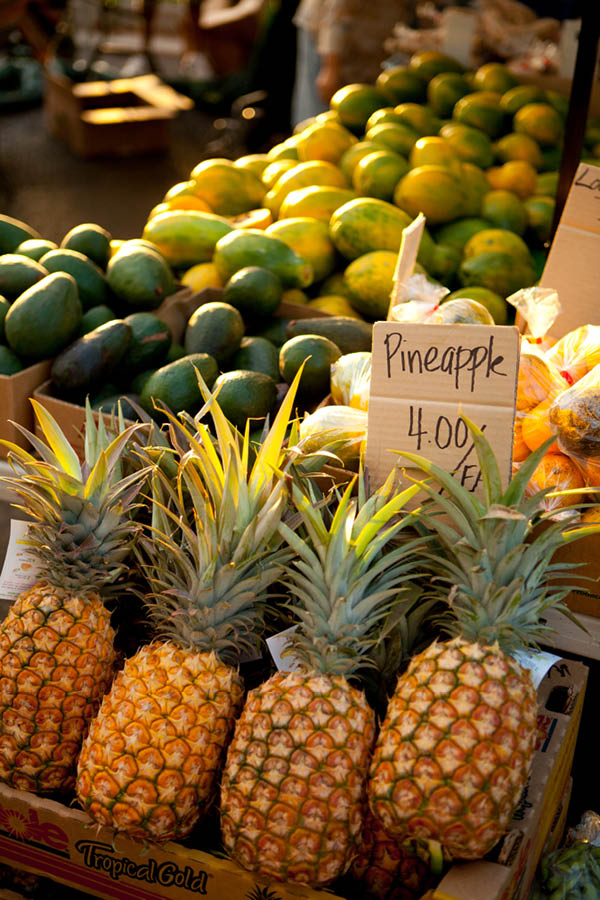 Hawai'i Pineapples in market