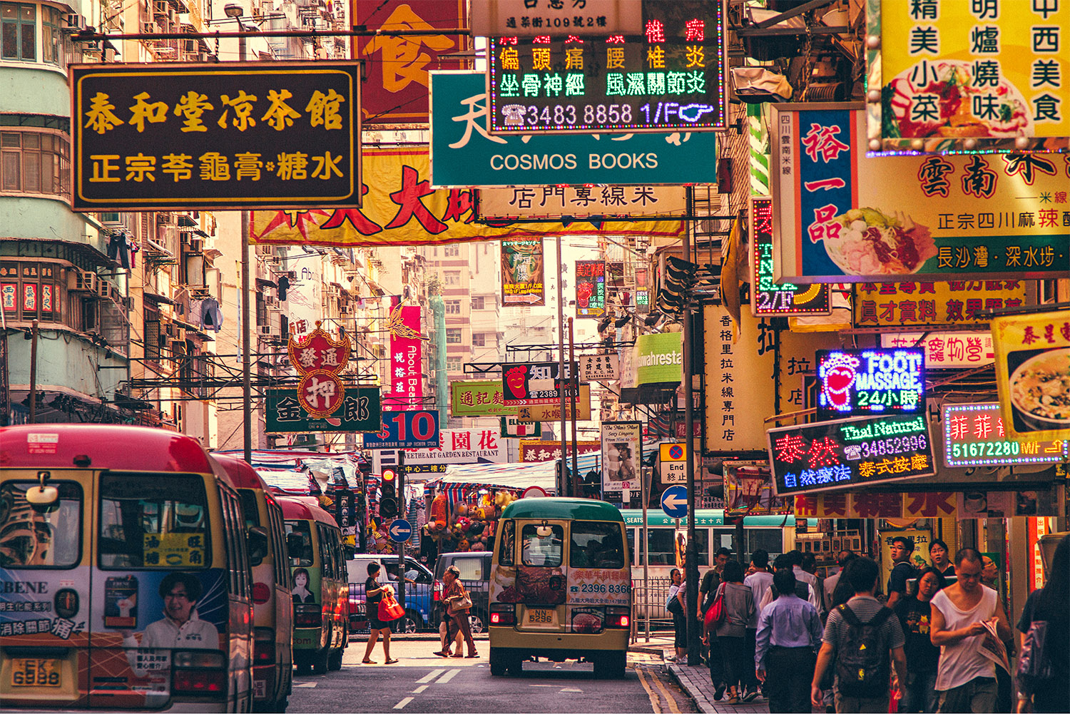 A city of contrasts! Get to know the REAL Hong Kong with our neighbourhood  guide