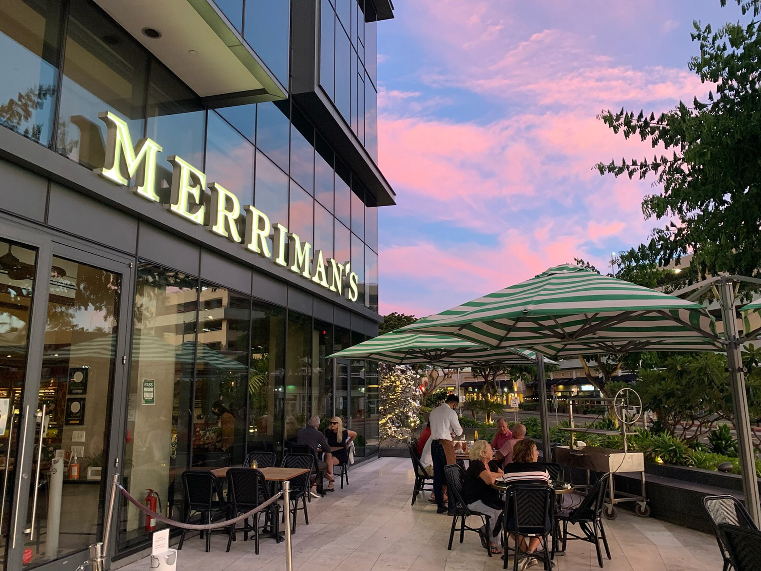 Merriman&rsquo;s Honolulu alfresco dining space