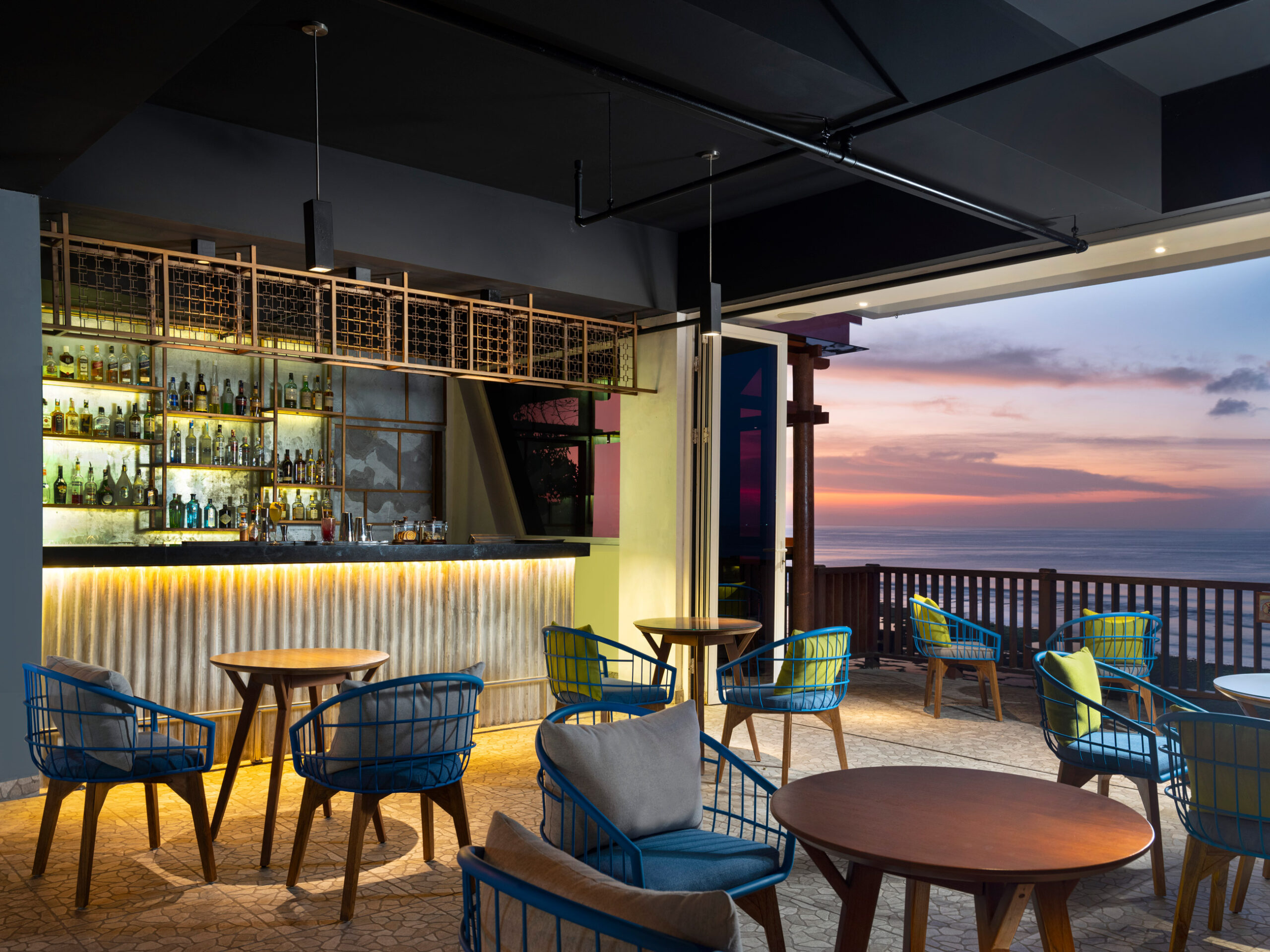 Boto Biru Bar & Grill at Anantara Uluwatu Bali Resort