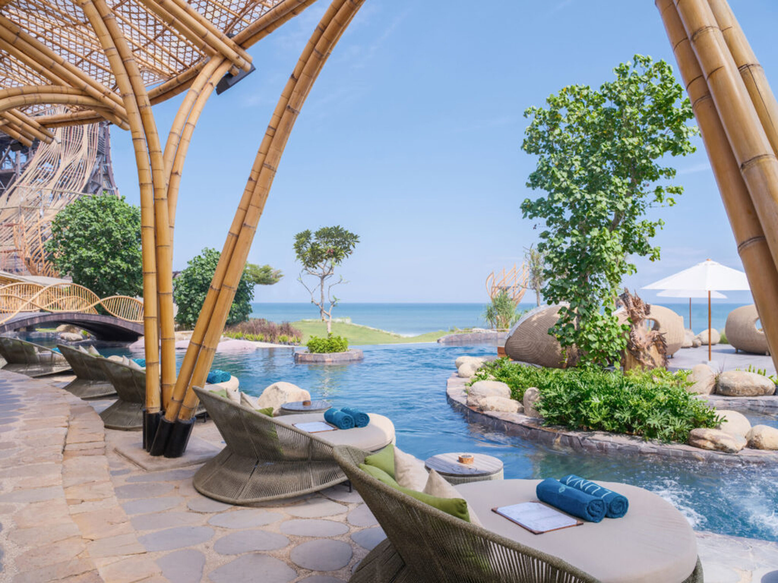 Luna Beach Club in Bali