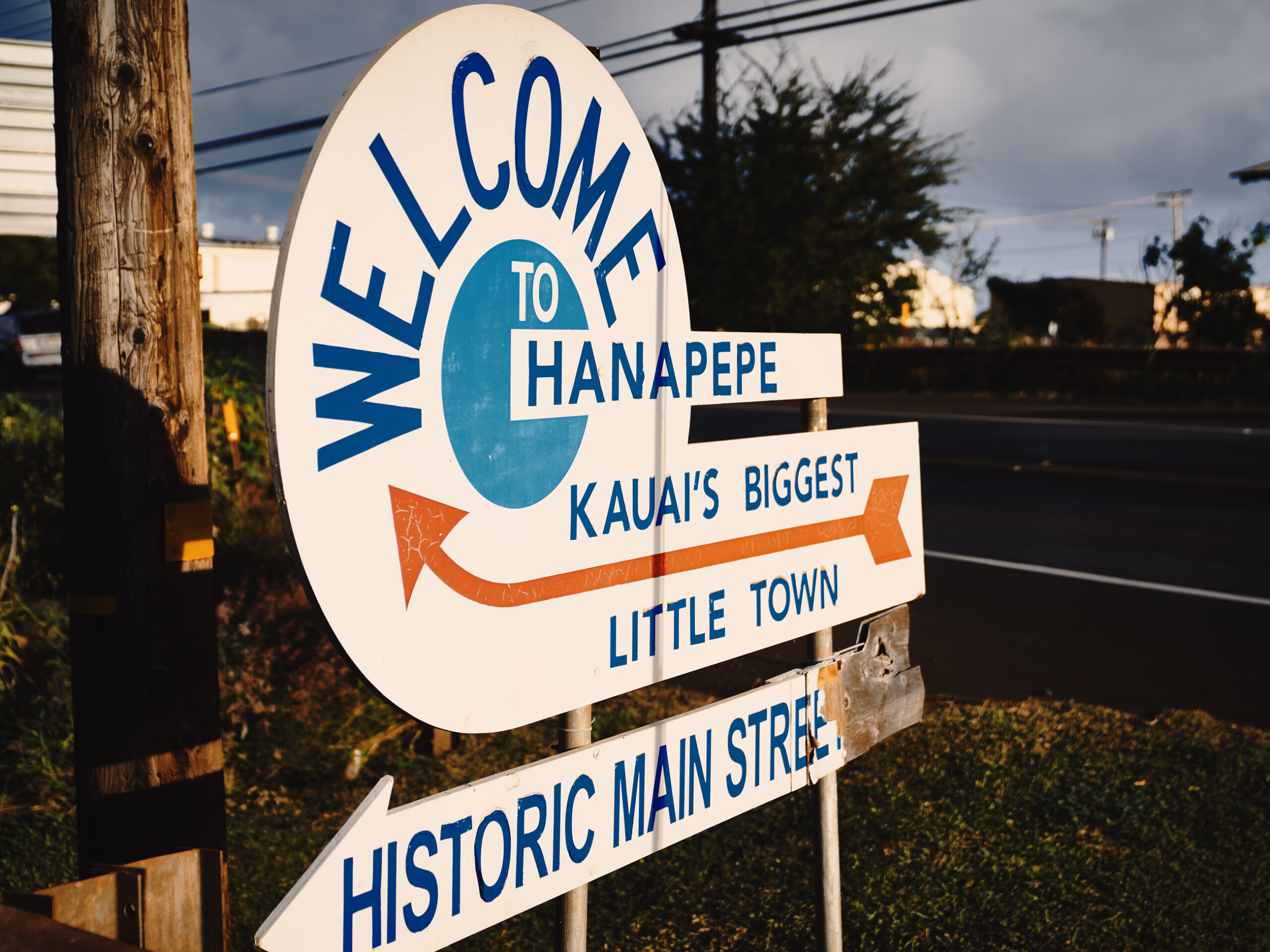 a welcome sign to Hanapēpē