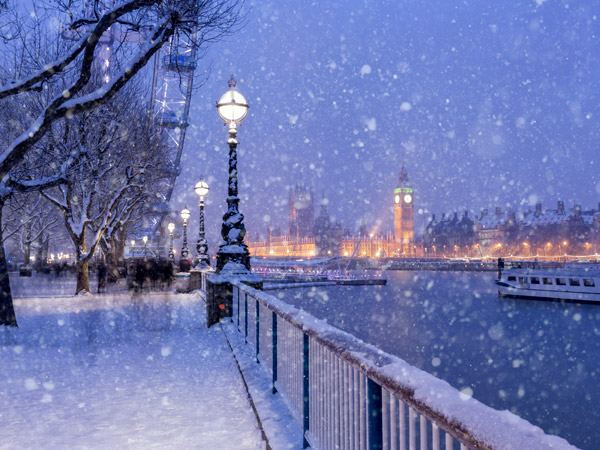 snowing in London
