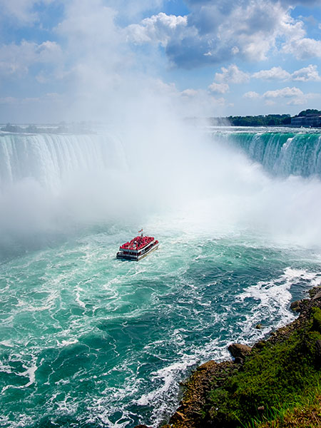 Voyage to the falls, Niagara City Cruises Hornblower, Canada