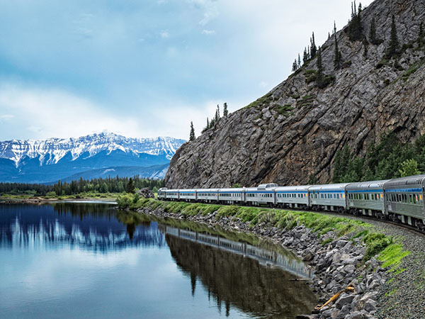 Train, Canadian Rockies