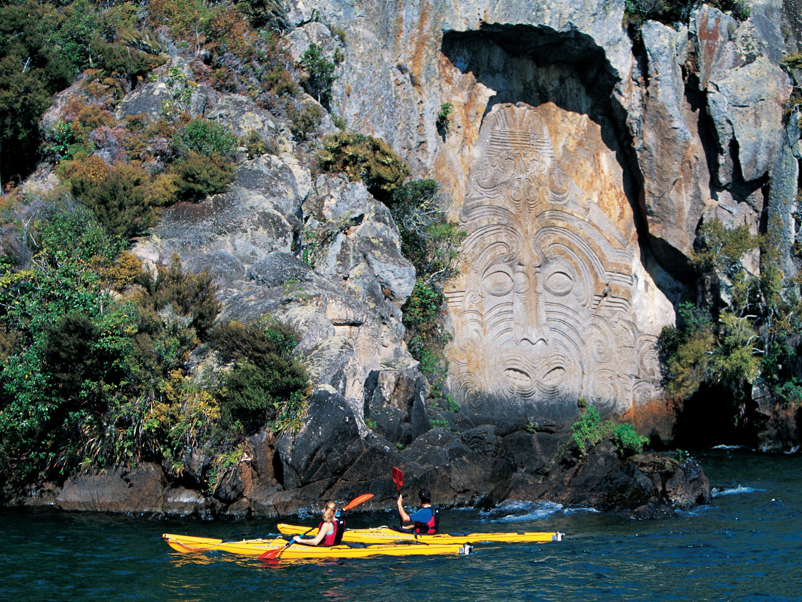 Māori rock carvings at Mine Bay