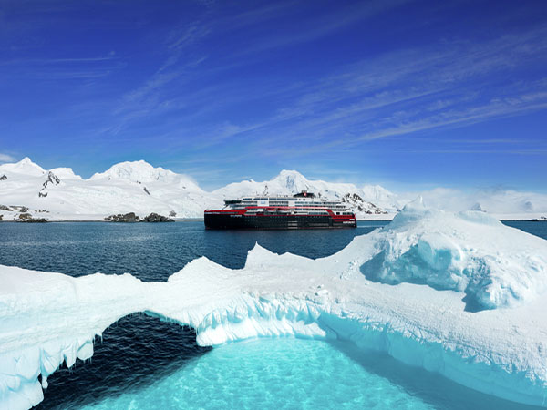 MS Roald Amundsen, Hurtigruten Expeditions