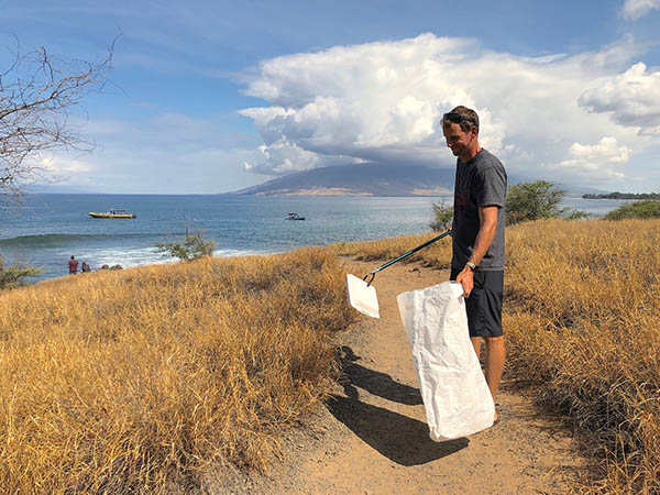 Picking up trash, Redline Rafting Malama, Hawaii USA