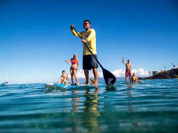 Family stand-up paddle boarding at Kāʻanapali Beach Hotel. (Image: Susan Gough Henly)