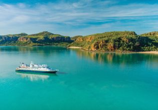The 15-ship Lindblad Expeditions fleet visiting stunning spots. (Image: Lindblad Expeditions)