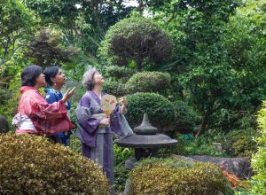 guests wearing Japanese kimono at Hagi homestay