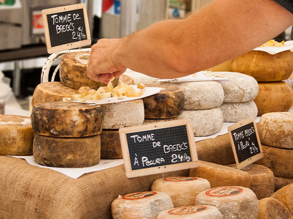 Corsican cheese market