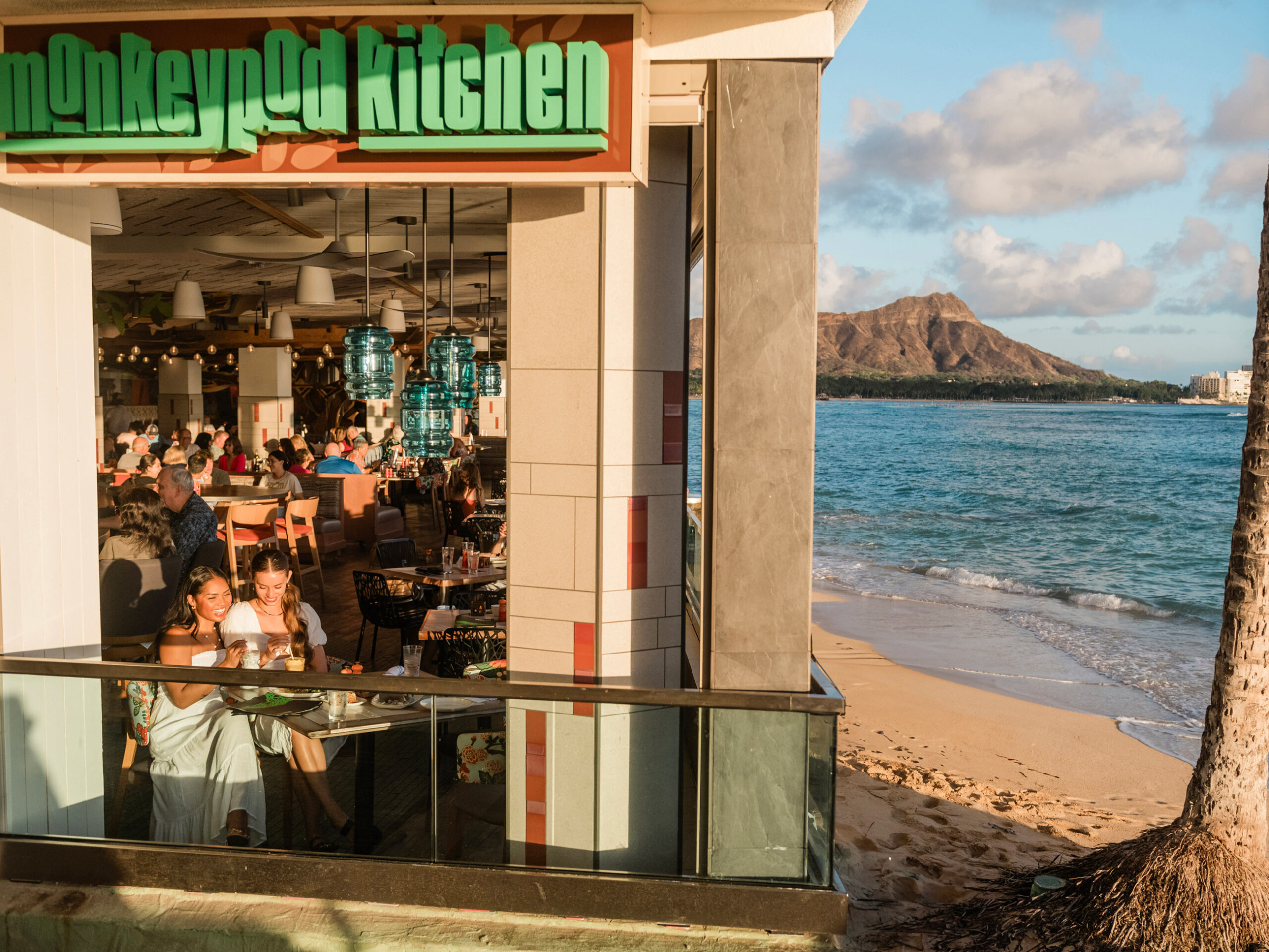 Monkeypod Kitchen at the Outrigger Reef Hotel in Waikīkī