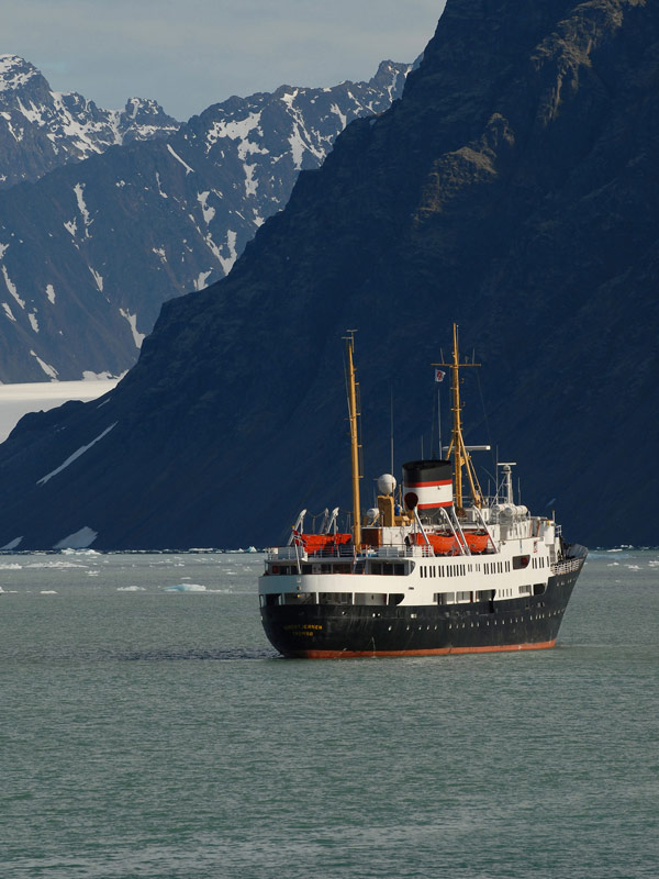 Hurtigruten: Svalbard Expedition Cruise - International Traveller