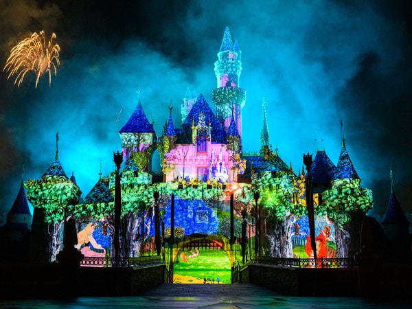 The 13 Best Disneyland Rides - International Traveller