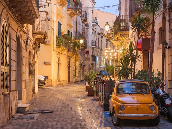 the vibrant streetscape of Syracuse, Sicily