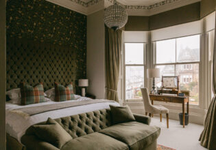 The Roseate Edinburgh Bedroom with view
