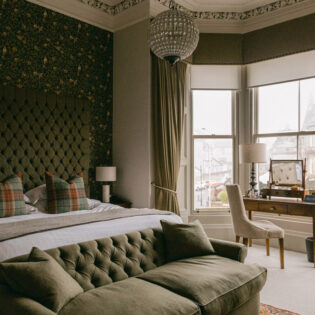 The Roseate Edinburgh Bedroom with view