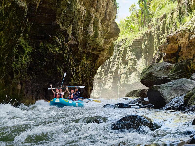 white water rafting fiji