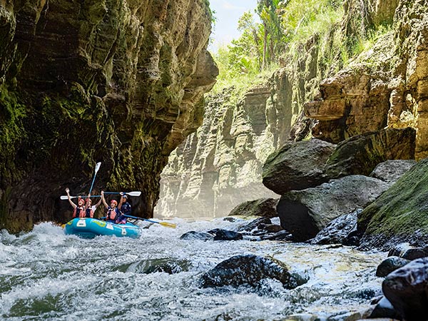 white water rafting fiji