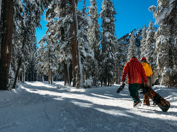 skiing in Mammoth Lakes, United States