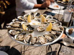 eating oysters at Bassin d’Arcachon on a bordeaux river cruise