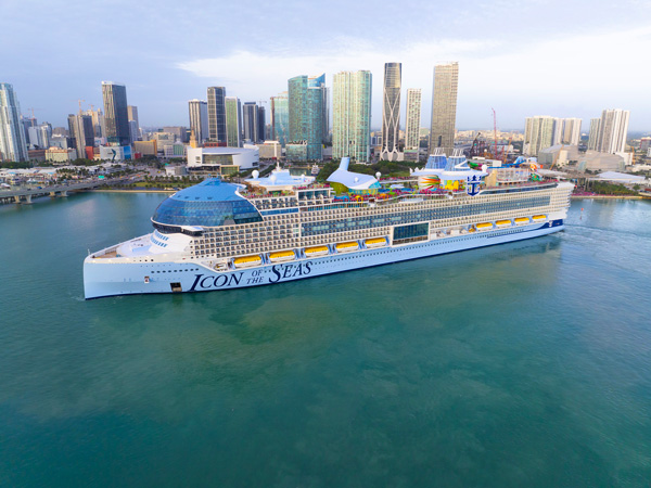 the Icon of the Seas ship sailing across the Caribbean
