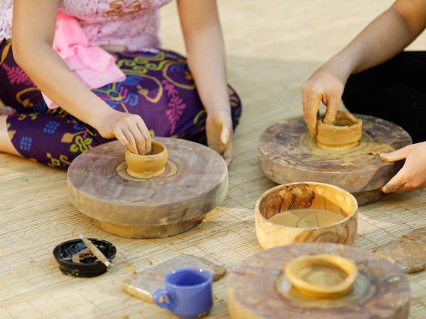 a ceramic pottery class at Anantara Uluwatu