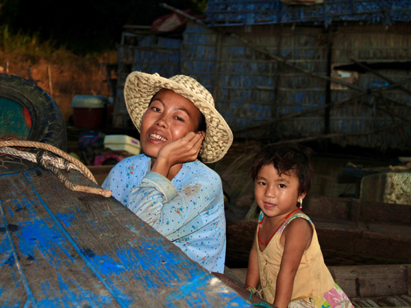 the villagers in Tonlé Sap, Cambodia