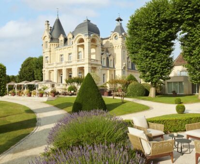 Château Grand Barrail Hôtel chateau in Bordeaux