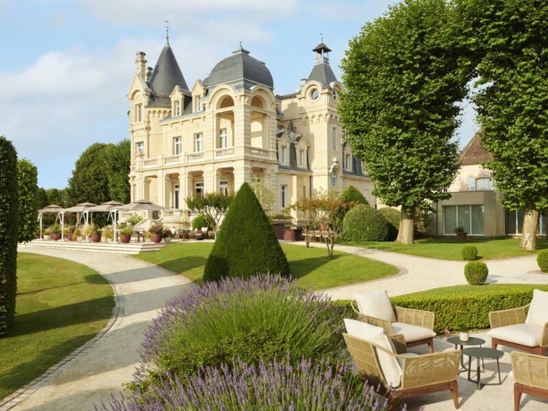 Château Grand Barrail Hôtel chateau in Bordeaux