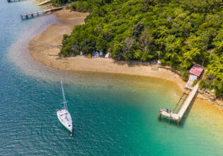 A drone shot of Queen Charlotte Track.