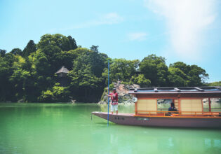 Canoeing in a traditional housebout in Ehime.