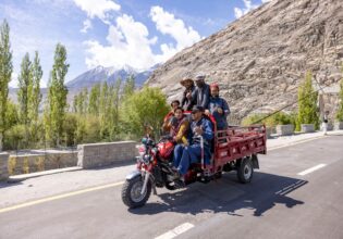 locals greeting the group on the way to the Hushe Valley