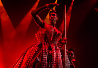 performer in 'Auana Circe De Solei hawaii