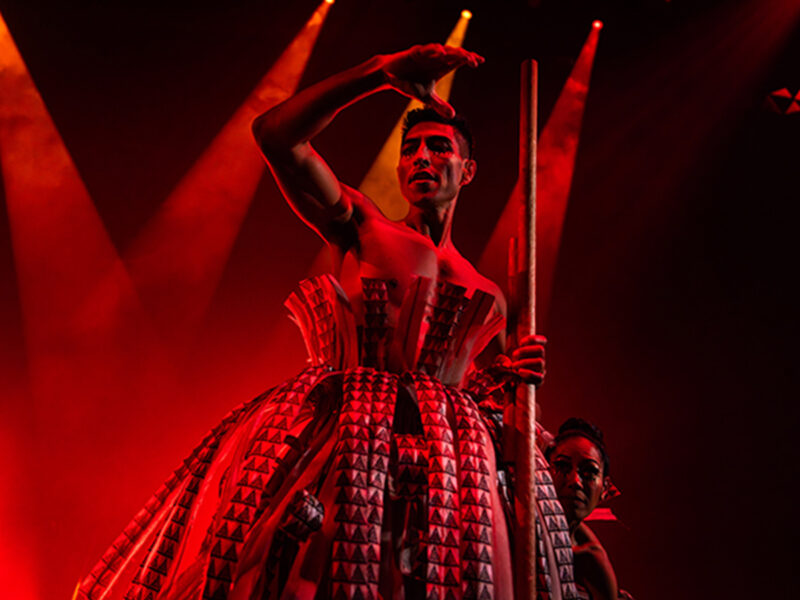 performer in 'Auana Circe De Solei hawaii