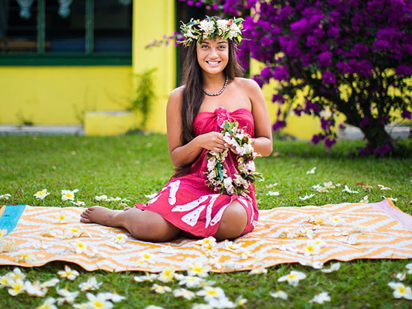 woman wearing ei in the Cook Islands
