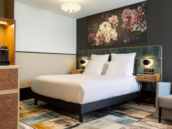 the bed at Hotel Les Capitouls, Toulouse, France